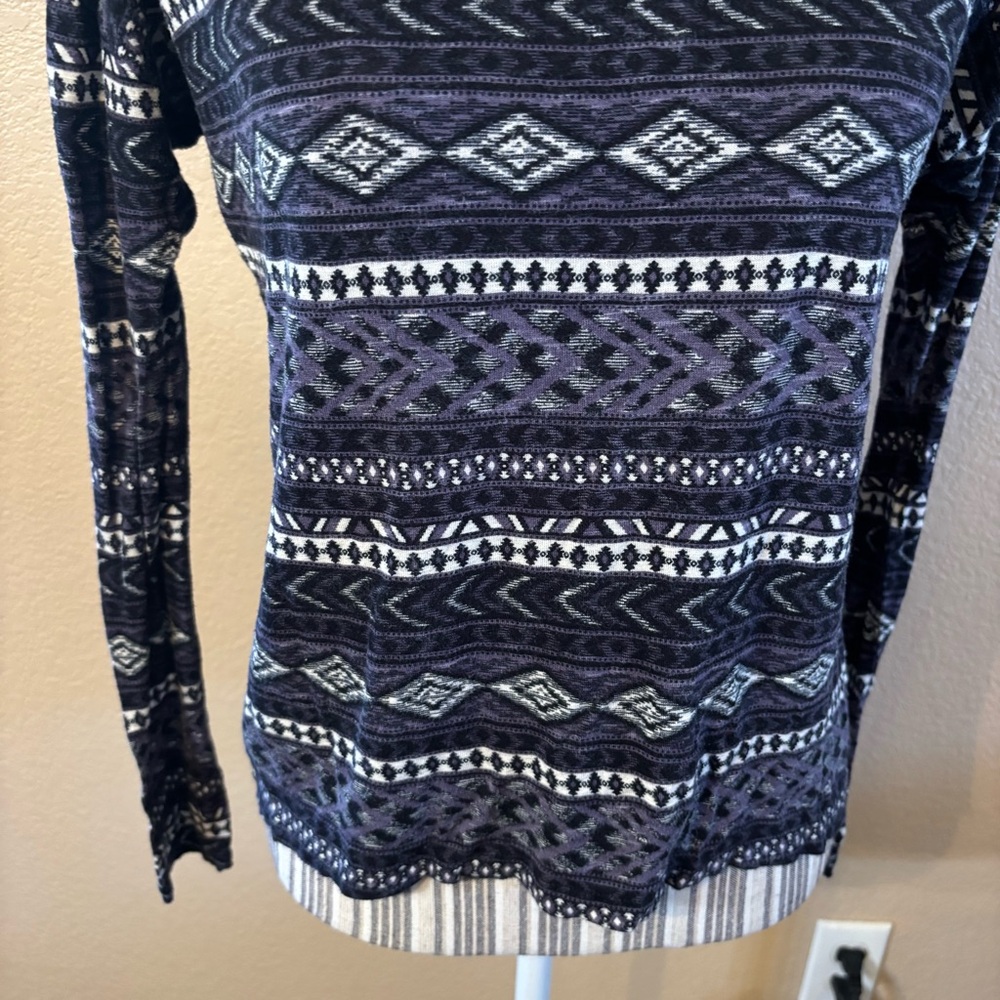 Forever 21 Top Medium Black Gray White Geometric Aztec Tribal Long Sleeves Soft - Picture 4 of 13